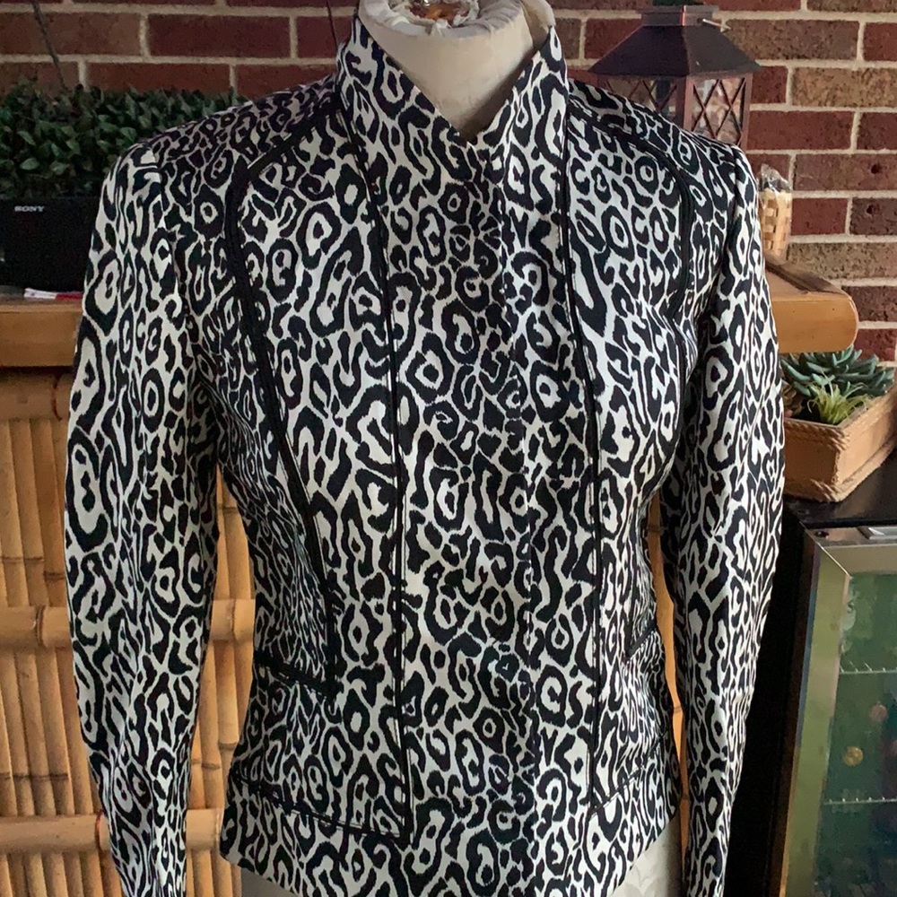 ❤️🔥Elie Tahari blazer ❤️🔥 - Picture 2 of 10